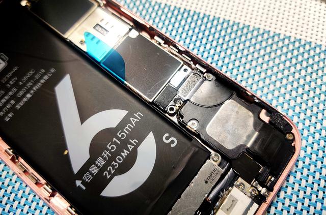 又省了購買新IPhone的錢，蘋果6S更換一塊電池 修修補補再戰3年