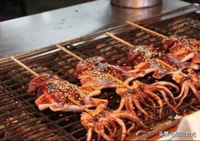 全國“地攤經濟”興起，這些火爆的夜市小吃，哪個才是你的最愛