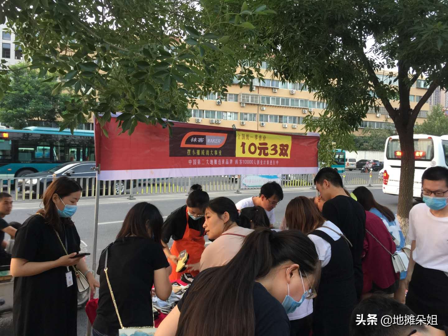 夏天新手擺地攤賣什么最受歡迎最賺錢？