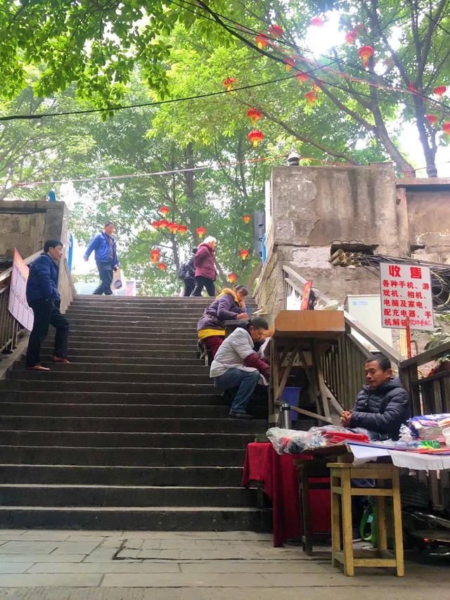 全員地攤時代來襲，重慶人擺攤賣什么最合適？