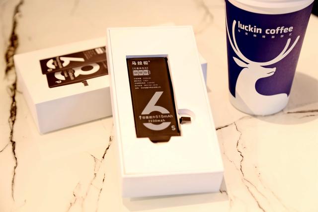 又省了購買新IPhone的錢，蘋果6S更換一塊電池 修修補補再戰3年