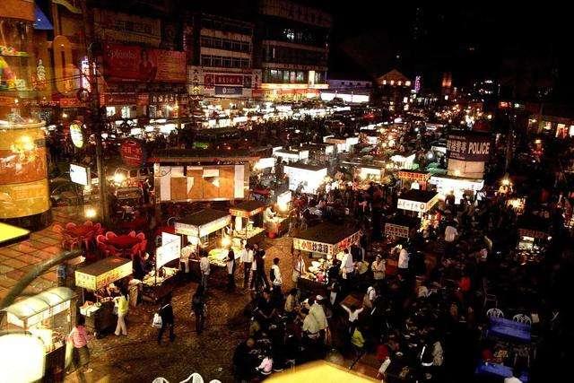 “地攤經濟”要被開放了？兩月內讓8萬人不再失業，說明了什么？