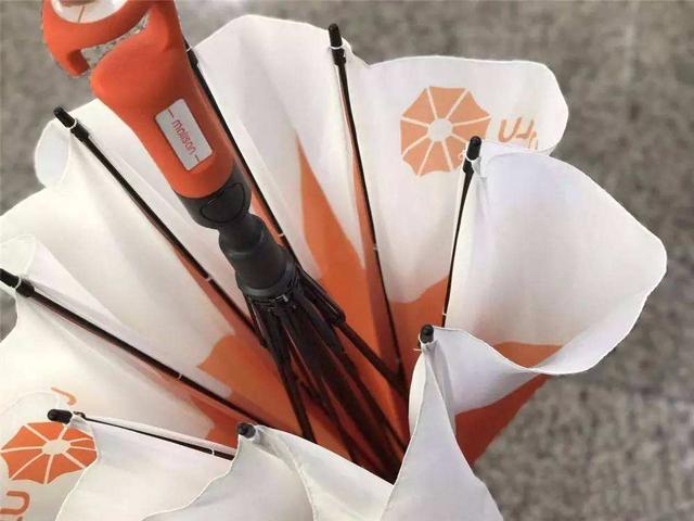 30萬把共享雨傘被“搶光”，絕大多數人借而不還，老板卻非常開心