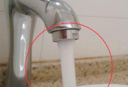 水龍頭堵塞出水越來越小？自己在家一招就能搞定！