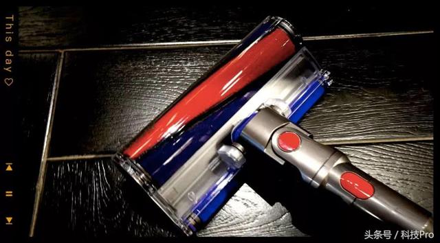 戴森V10 無繩吸塵器體驗：愛上干家務的男人，很風騷