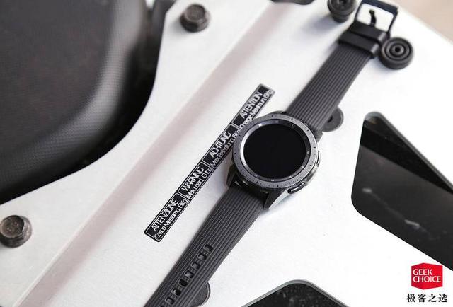 三星GalaxyWatch智能手表體驗：更長的續航，媲美機械表的質感