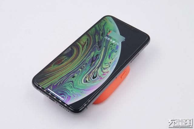 小巧精致，巧友4000mAh臻巧磁吸無線充電寶拆解