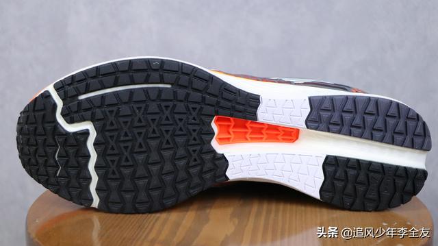 三百元內無對手，李寧赤兔跑鞋堪稱國產良心