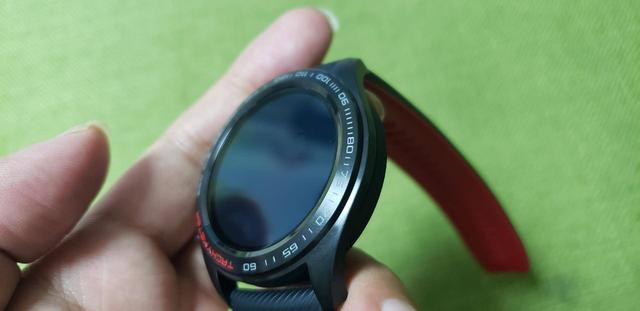 HONOR Watch Magic熔巖黑測評：夠漂亮夠輕薄，還有超強的續航
