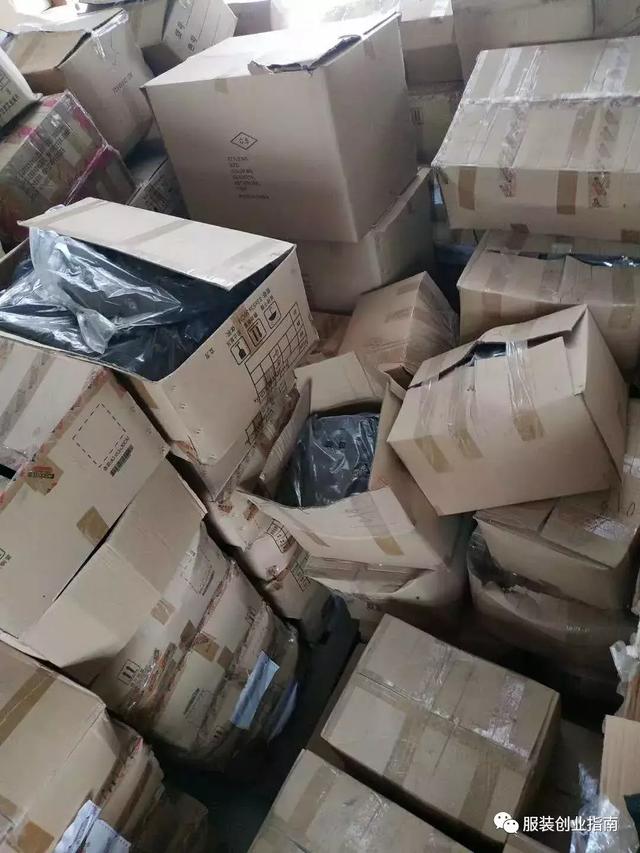 服裝庫存尾貨生意，一手貨源怎么找？