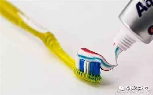 兒童牙膏怎么選？看了這篇你就懂?。兏韶?！內有產品推薦）