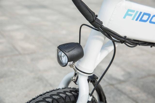 便攜式可折疊電動自行車，前后碟剎，配汽車級鋰電池，3299元
