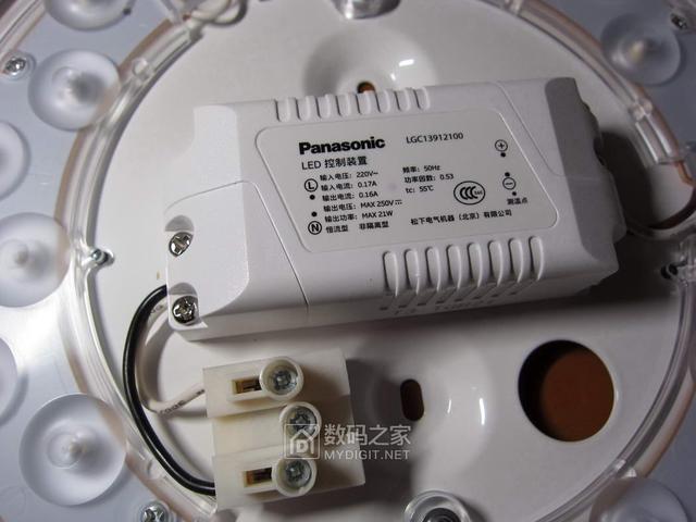 究竟是升級了還是縮水了？松下百元級LED吸頂燈對比評測