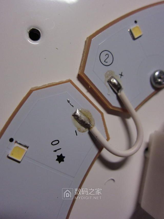 究竟是升級了還是縮水了？松下百元級LED吸頂燈對比評測