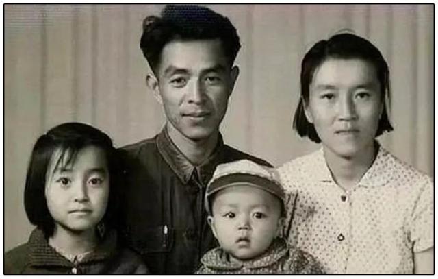 人間再無褚時?。≌l成就了他，誰毀了他？
