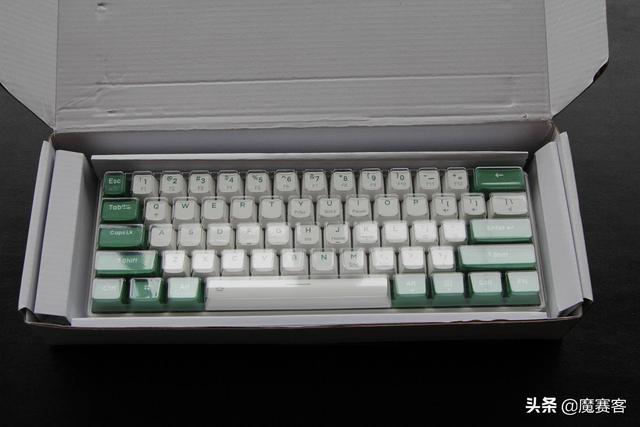 61鍵雙模機械鍵盤分享——達爾優綠野EK861
