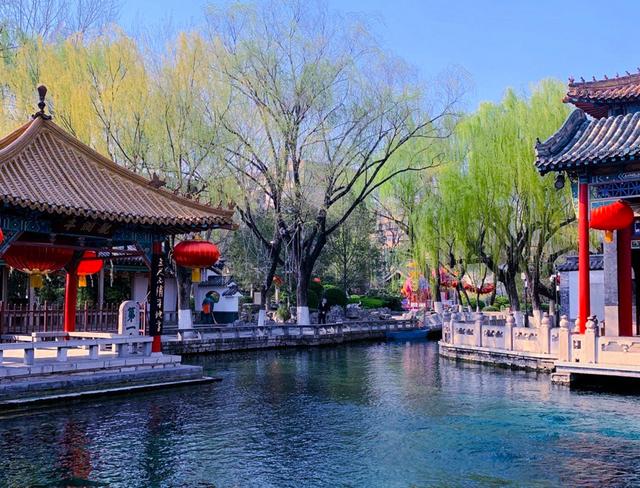 山東濟南最好玩的3個地方，第1個趵突泉，最后1個芙蓉街，想去？