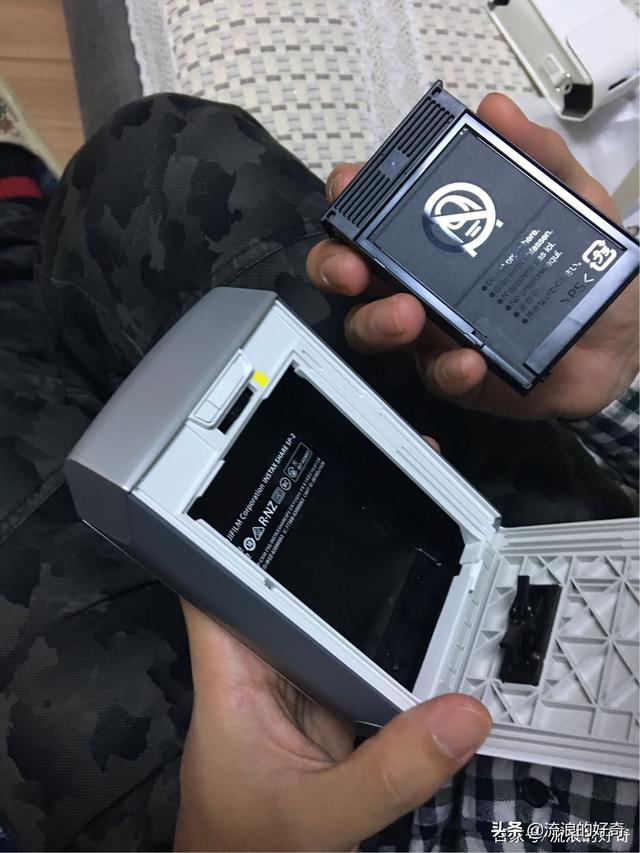 測評699的富士手機照片打印機，就是富人的玩具，窮人用不起