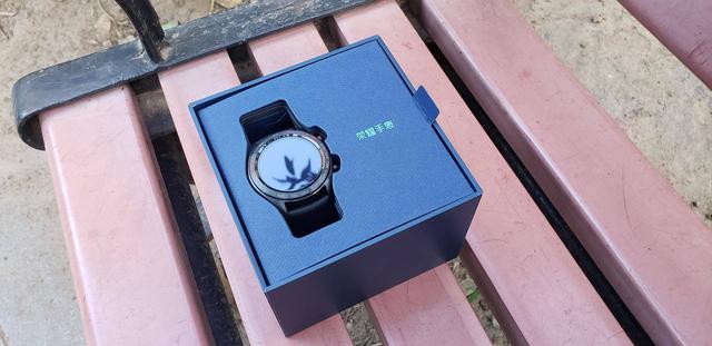 HONOR Watch Magic熔巖黑測評：夠漂亮夠輕薄，還有超強的續航