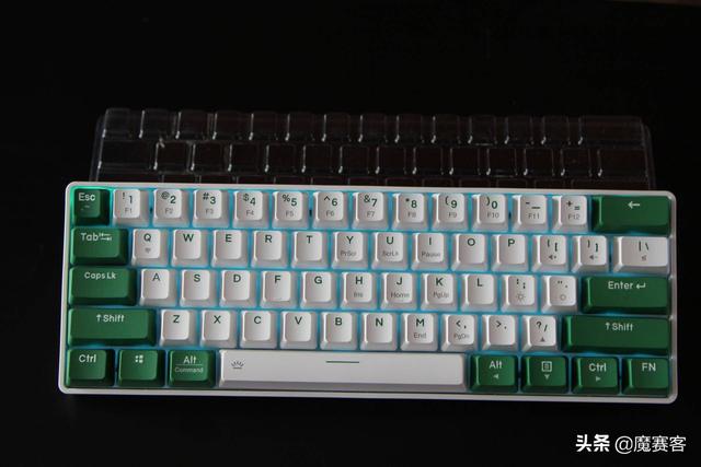 61鍵雙模機械鍵盤分享——達爾優綠野EK861