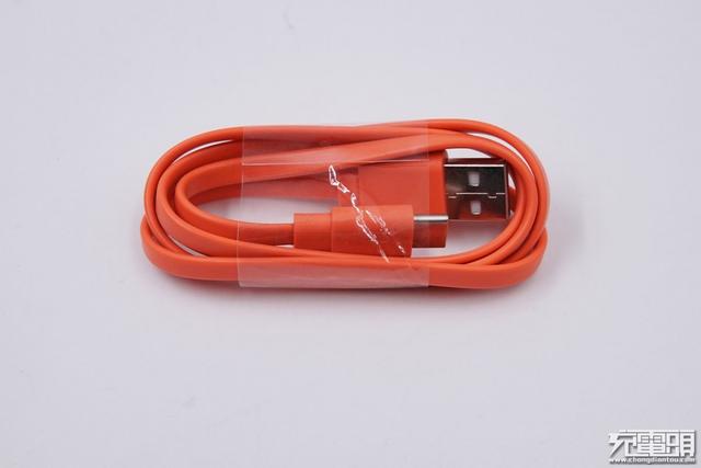 小巧精致，巧友4000mAh臻巧磁吸無線充電寶拆解