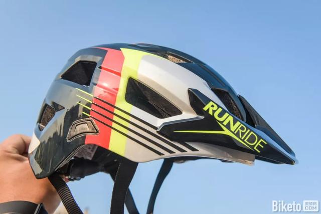 迪卡儂RUNRIDE 900競賽級全盔，兒童平衡車安全騎行必備