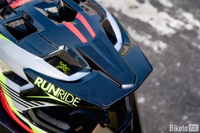 迪卡儂RUNRIDE 900競賽級全盔，兒童平衡車安全騎行必備