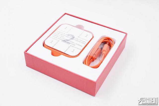 小巧精致，巧友4000mAh臻巧磁吸無線充電寶拆解