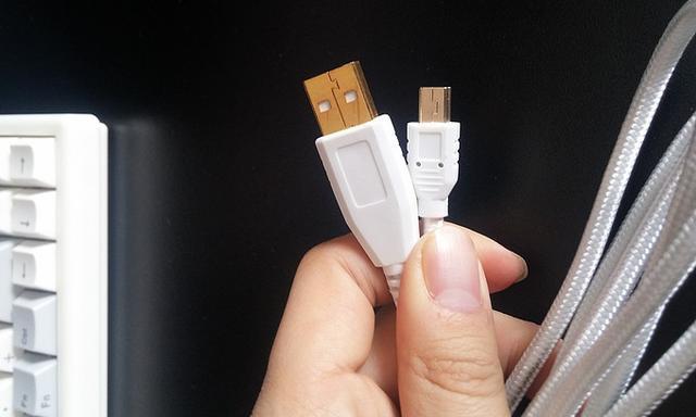 IT學生的勞?！狿LUM 84鍵靜電容鍵盤 開箱