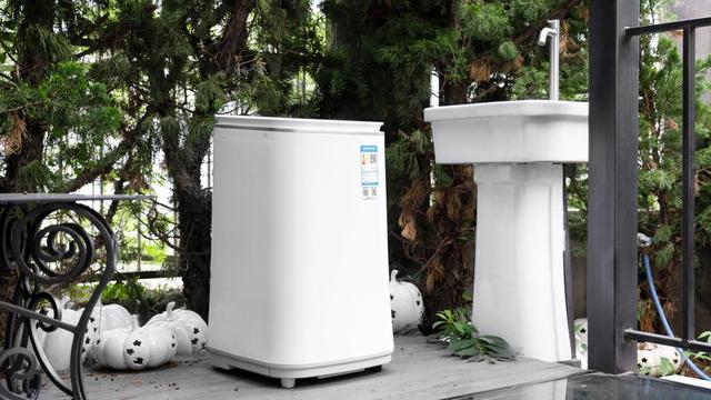 米家全自動迷你波輪洗衣機3KG新品體驗：高顏值、多用處