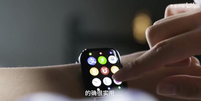 這五款智能手表誰更值得入手？看完專業人士的評測可能會有思路