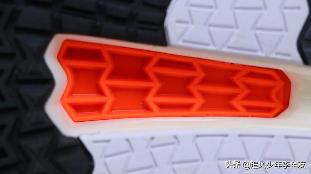 三百元內無對手，李寧赤兔跑鞋堪稱國產良心