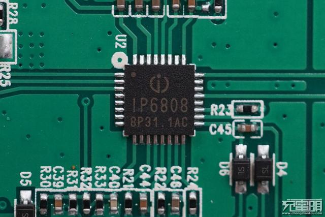 小巧精致，巧友4000mAh臻巧磁吸無線充電寶拆解