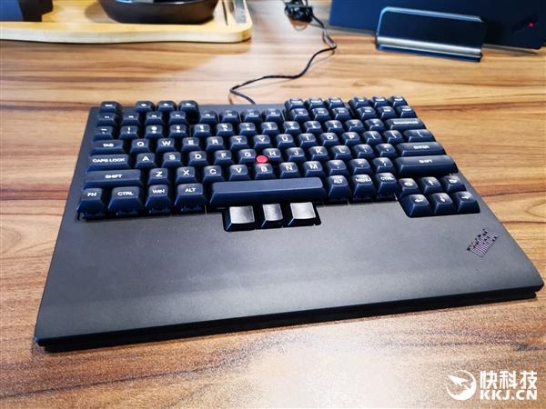 聯想全新機械鍵盤曝光:居然是正方形的