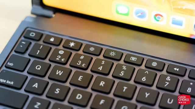 比蘋果官方便宜一千塊，這款帶觸控板的 iPad Pro 鍵盤體驗如何？