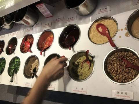 你絕對都吃過！鄭州這六家老牌火鍋店，傣妹佰人王太接地氣！
