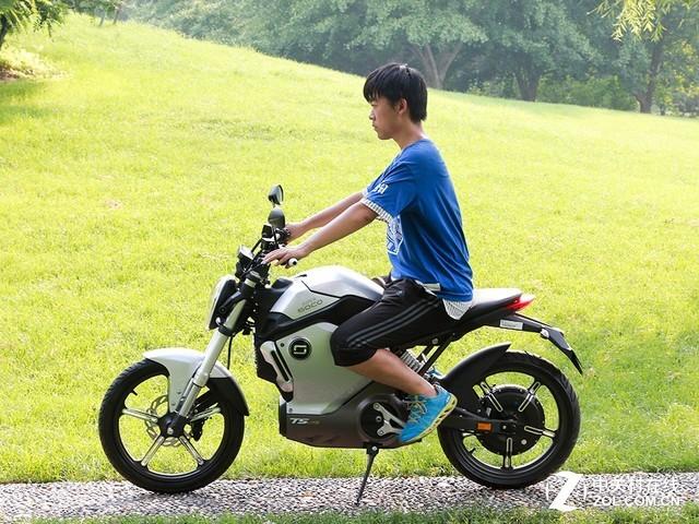 坐上去才知道 八款電動兩輪舒適度體驗