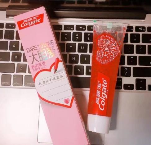 新秀恩愛神器，高露潔的愛心牙膏！現在刷牙都要這么少女心嗎？