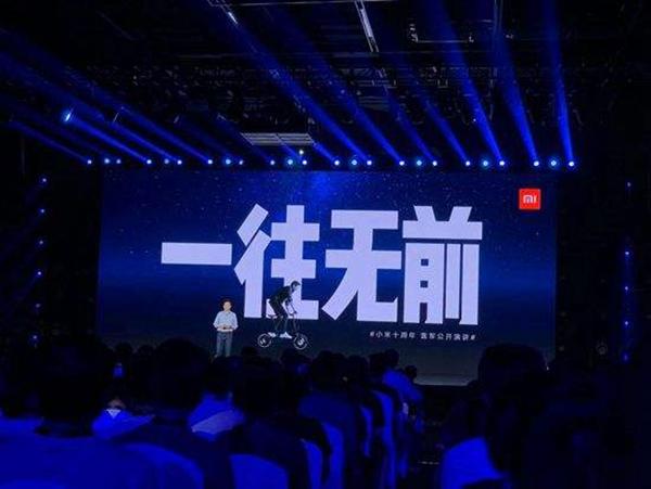 雷軍后悔與董明珠下10億賭注？其實心里樂開了花，營收增近十倍