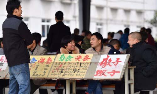 “全民擺地攤”來襲：盤點地攤賺錢3大生意，做得好能賺500/天？