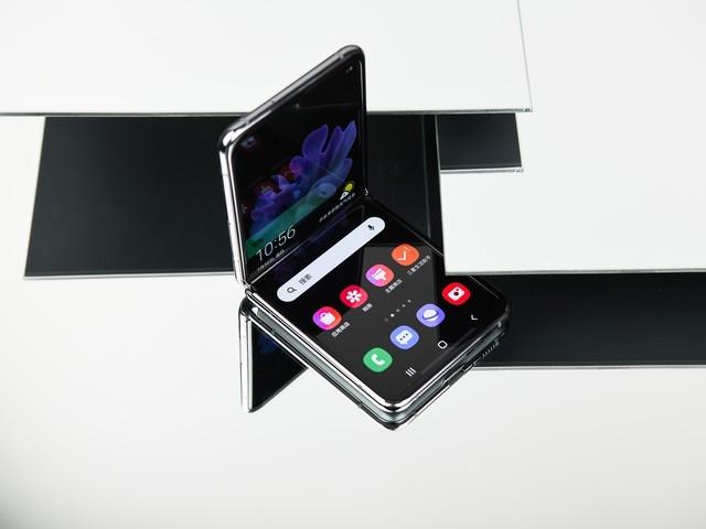 三星折疊屏Z Flip 5G上手 感受富豪的滋味