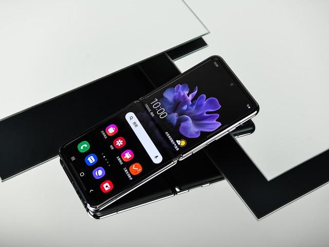 三星折疊屏Z Flip 5G上手 感受富豪的滋味