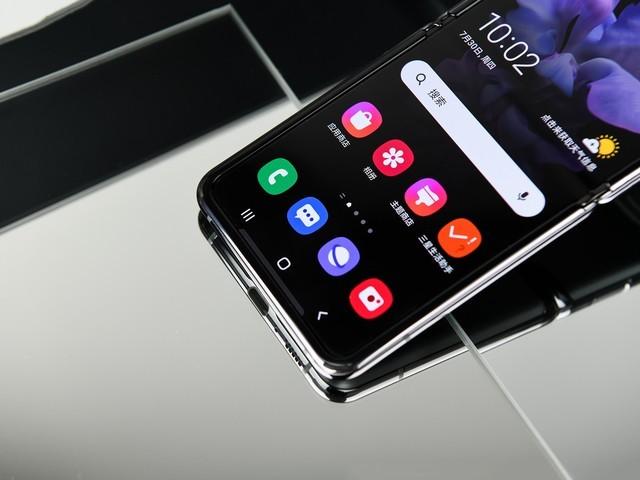 三星折疊屏Z Flip 5G上手 感受富豪的滋味