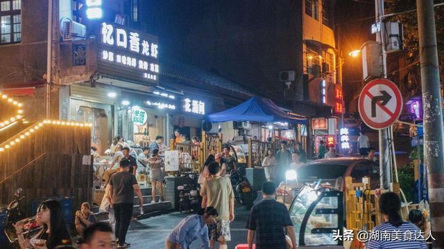4種“擺攤就火”的地攤小吃，成本不高，賺錢多，經常排隊生意好