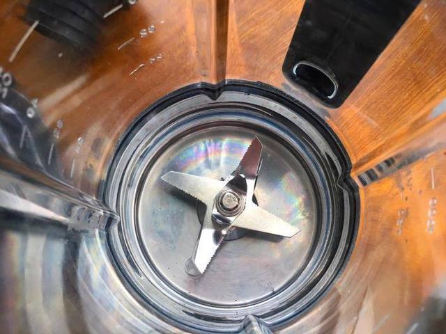 對比了美的和九陽后，更PICK這臺好看又靜音的SURE石崎秀兒破壁機