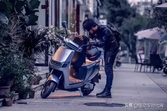 愛瑪N300、雅迪G5、臺鈴LION獅子，行業三巨頭刺刀見紅