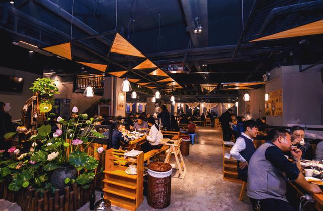 火鍋店一開業就爆火，日收入超2萬，成為當地餐飲業的一匹黑馬