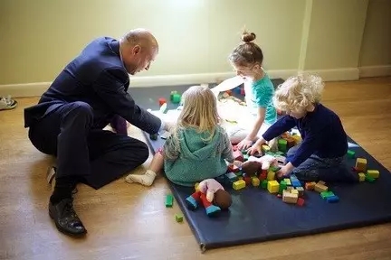 一文了解英國八家領先大型幼托連鎖機構