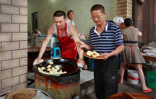 小小早餐店逆轉生意困局！通過一招免費送豆漿，收入提升3倍