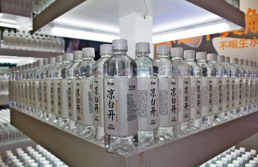 今麥郎涼白開，“輝煌”的現在與“堪憂”的未來